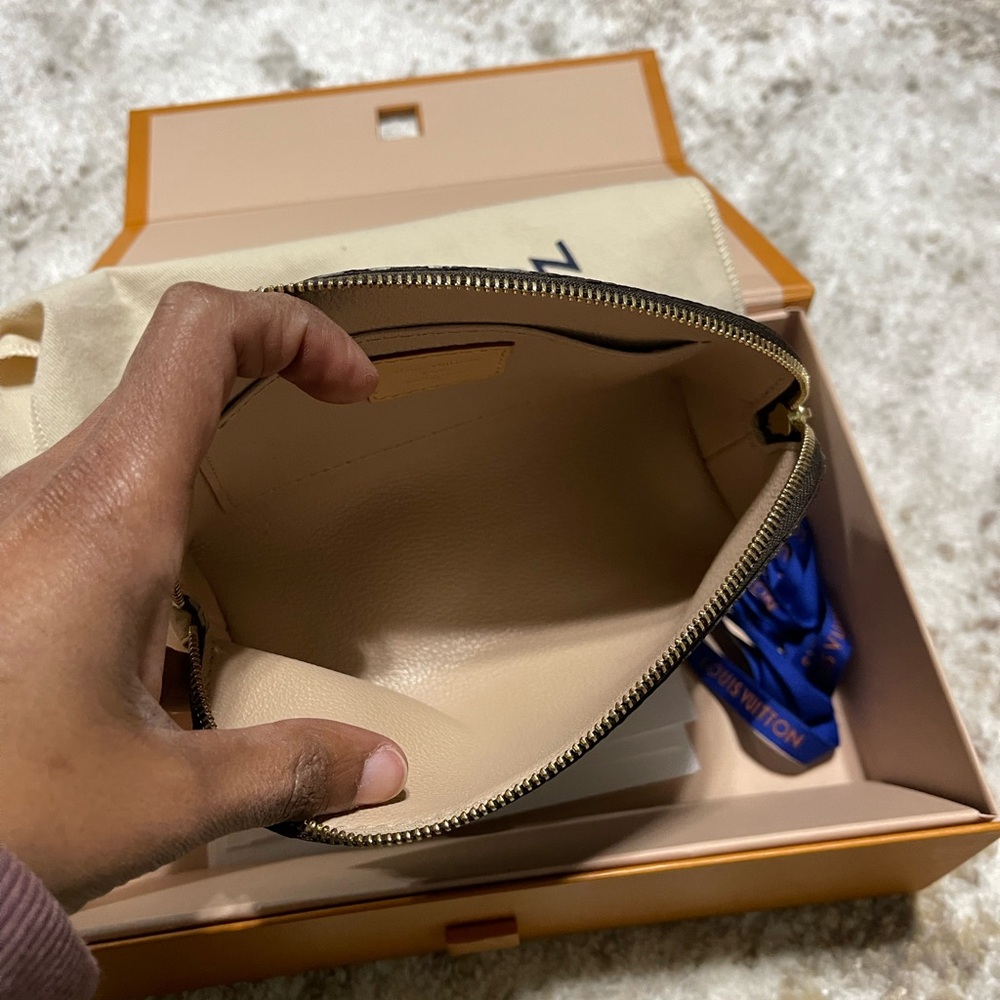 Louis Vuitton Brown Monogram cosmetics pouch - Picture 2 of 10